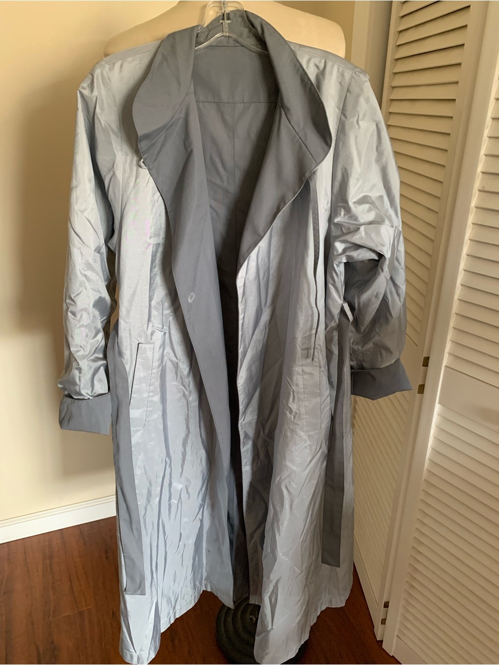 Ladies Reversible Lightweight raincoat, grey one side silver the other